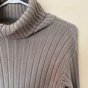 Women’s Medium Knit Grey Turtle Neck